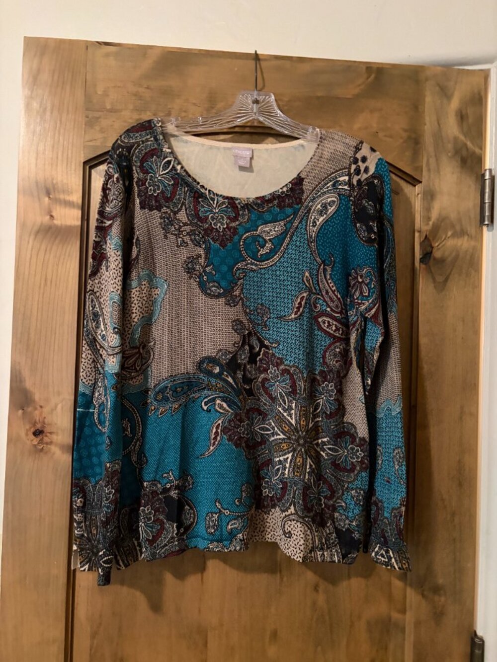 CHICO'S lightweight stunning paisley sweater. Size 1-Medium. Perfect for fall!